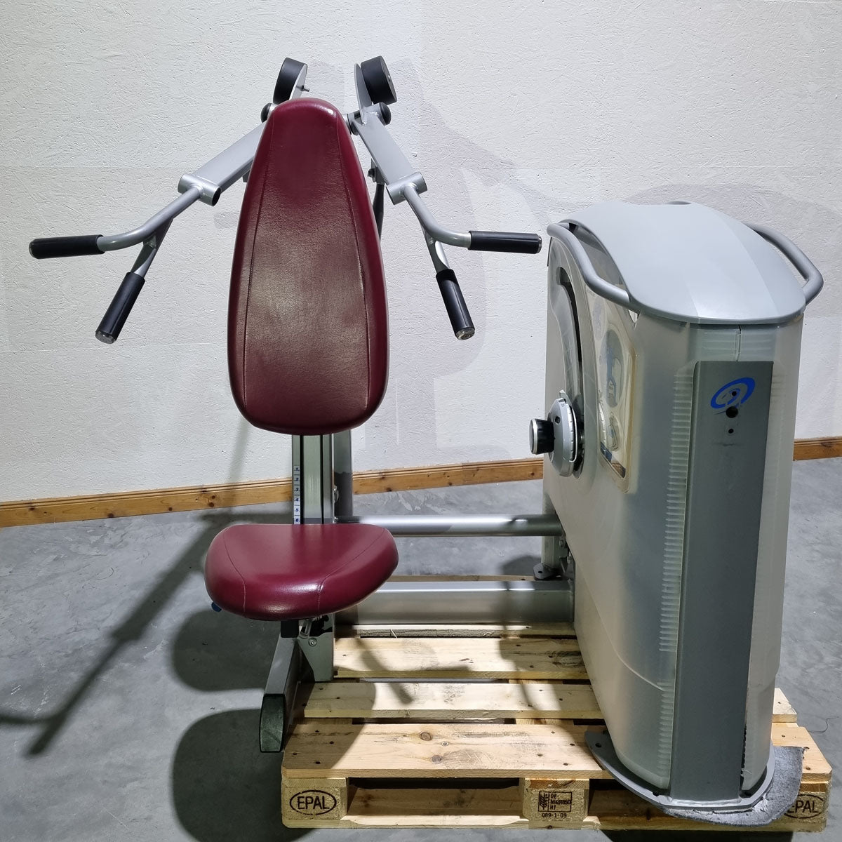Nautilus One, 10 Kraftgeräte im Set, Nachfolger der legendären Nitro Fitness Serie, Silber, gebraucht - überholter Zustand