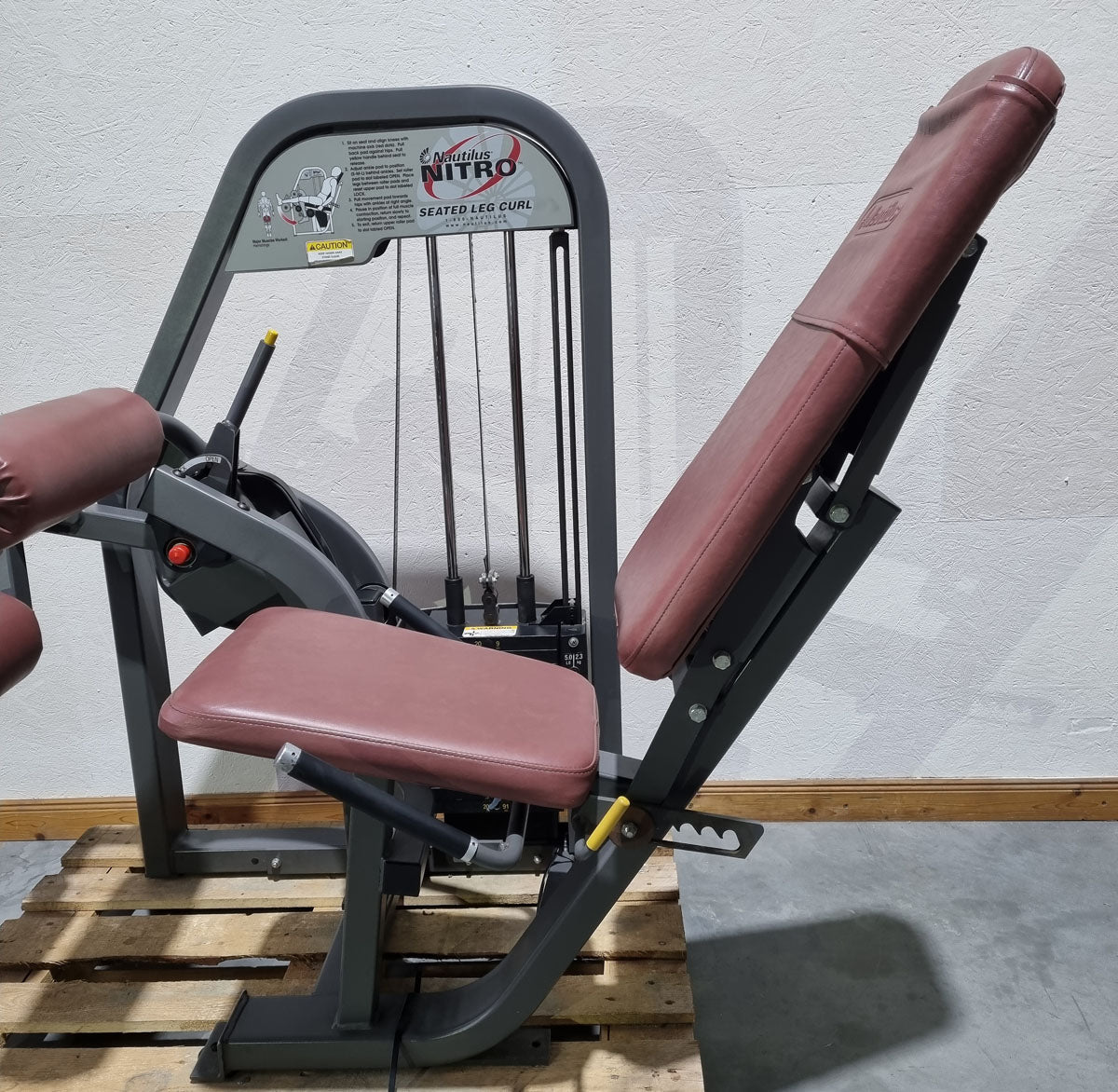 Nautilus Nitro Beinstrecker und Beinbeuger sitzend, 2 Geräte im Set, Leg Curl and Leg Extension seated, Rahmenfarbe Anthrazit, gebraucht - überholter Zustand
