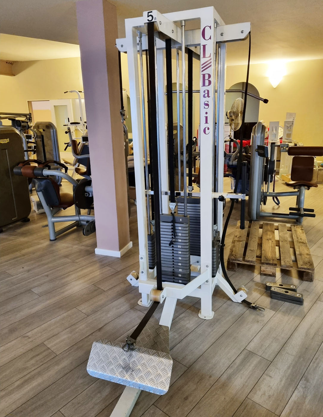 Competition Line 4 Stationenturm, 4 Stack Multi Station, Rudern, Latzug und 2 Seilzüge, Oldschool Bodybuilding, Rahmenfarbe Weiß, gebraucht - geprüfter Zustand mit Gebrauchsspuren