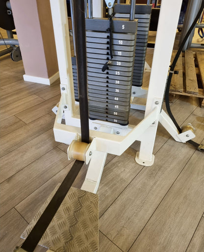 Competition Line 4 Stationenturm, 4 Stack Multi Station, Rudern, Latzug und 2 Seilzüge, Oldschool Bodybuilding, Rahmenfarbe Weiß, gebraucht - geprüfter Zustand mit Gebrauchsspuren