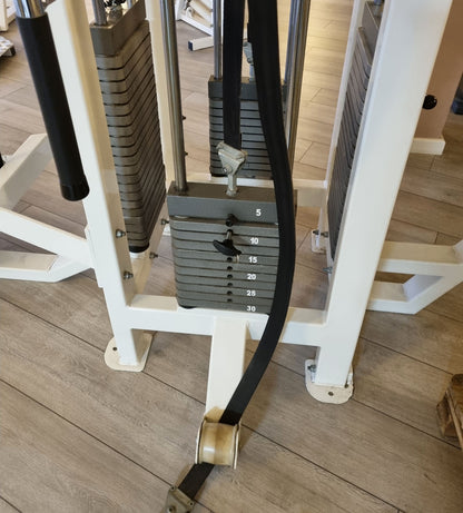Competition Line 4 Stationenturm, 4 Stack Multi Station, Rudern, Latzug und 2 Seilzüge, Oldschool Bodybuilding, Rahmenfarbe Weiß, gebraucht - geprüfter Zustand mit Gebrauchsspuren