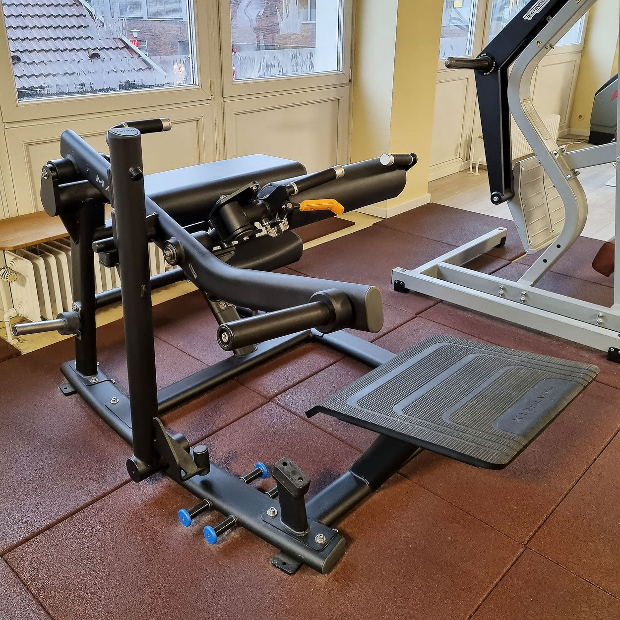 Matrix Magnum Glute Trainer MG-PL78, hip thrust machine, glute machine, buttock machine for buttock training, frame color black, used - refurbished condition