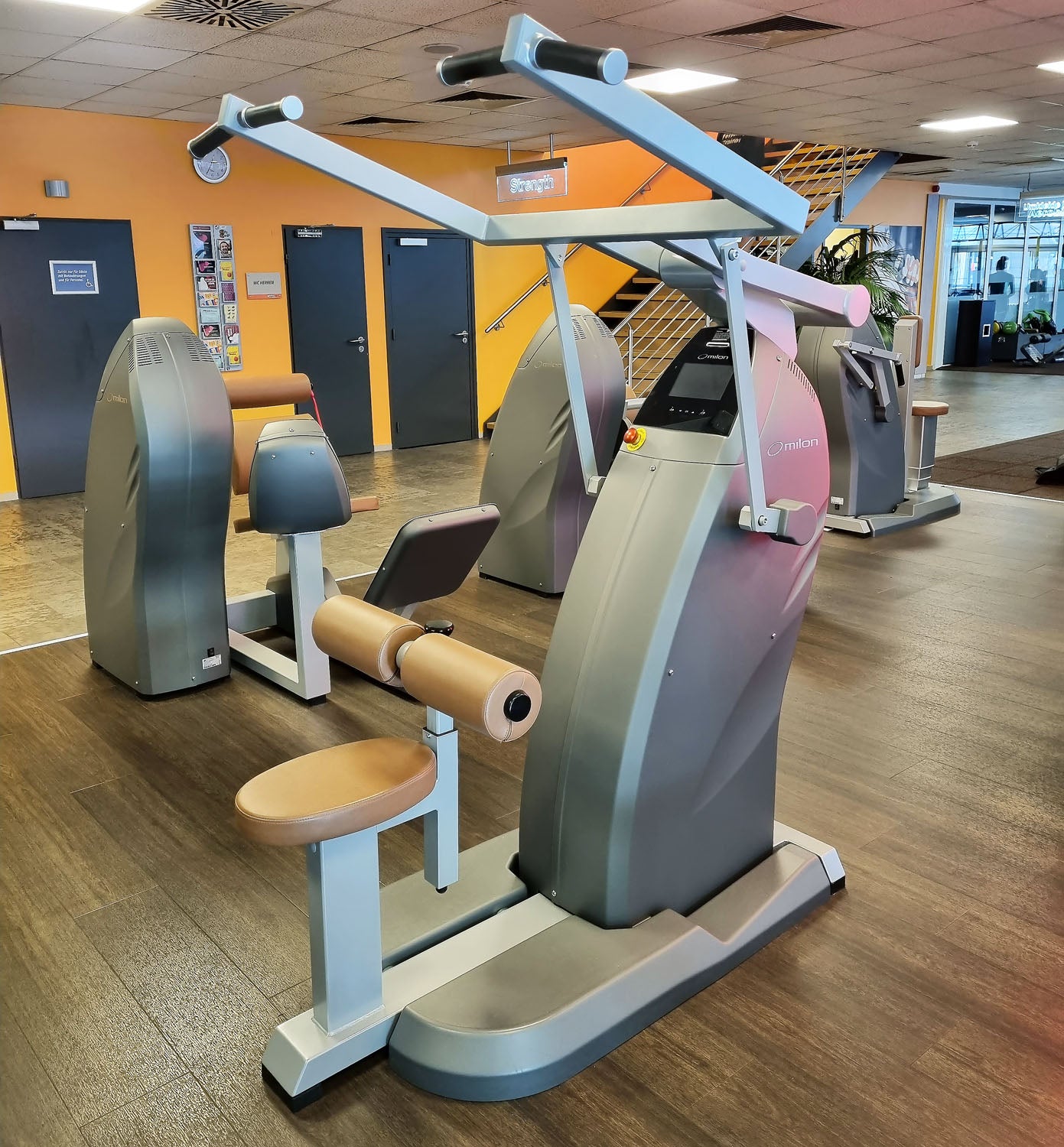 Milon 9-seater PREMIUM strength circuit, built in 2017, housing in anthracite stone, upholstery brown, including LED traffic light, used, overhauled and as good as new - top condition