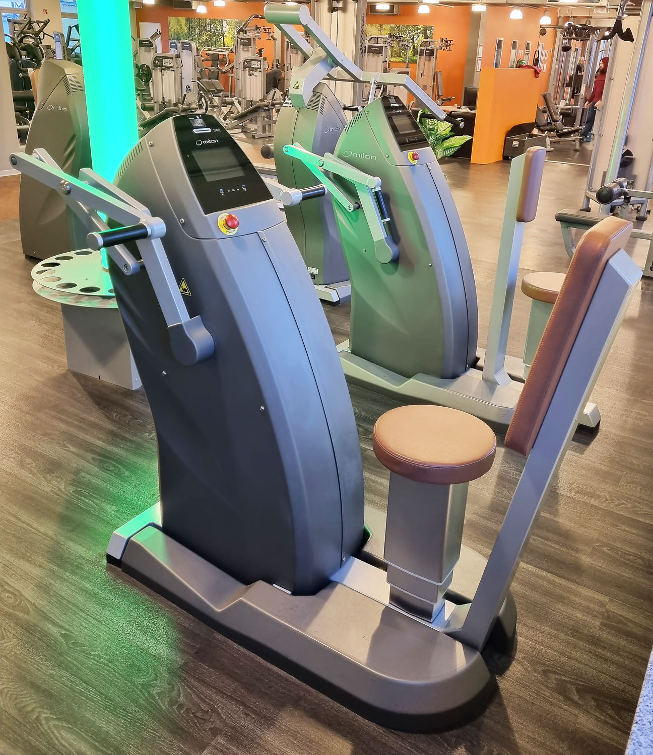 Milon 8-seater PREMIUM strength circuit, built in 2017, housing in anthracite stone, upholstery brown, including LED traffic light, top condition, used - overhauled and as good as new
