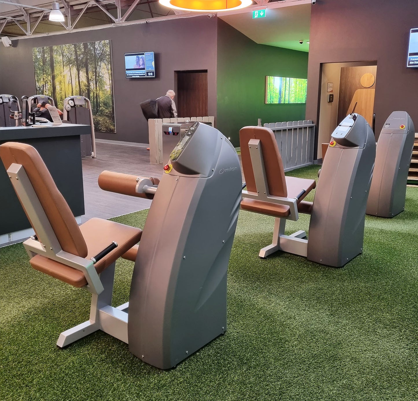Milon 9-seater PREMIUM strength circuit, built in 2017, housing in anthracite stone, upholstery brown, including LED traffic light, top condition, used - overhauled and as good as new