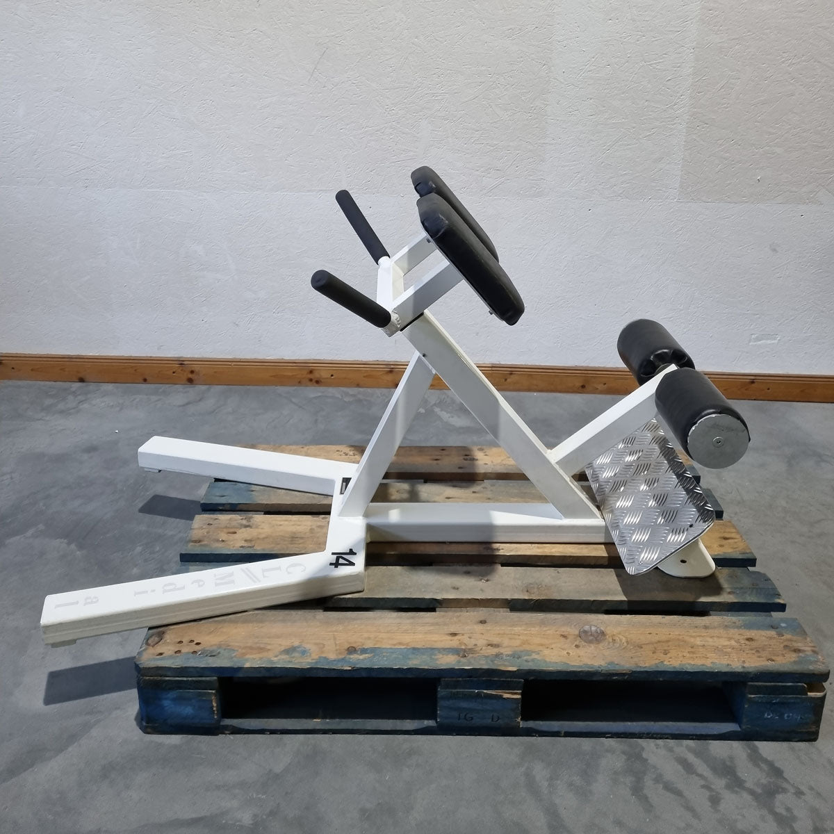 Competition Line, back extension bench 45°, hyperextension, height adjustable, frame color white, upholstery color black, used - refurbished condition