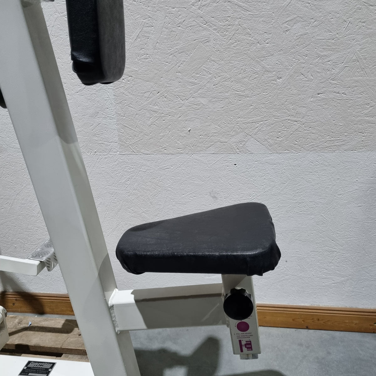 Competition Line, Rudern mit Bruststütze und Einstiegshilfe, Row, Lat-Rudern, Rahmenfarbe Weiß, gebraucht - überholter Zustand
