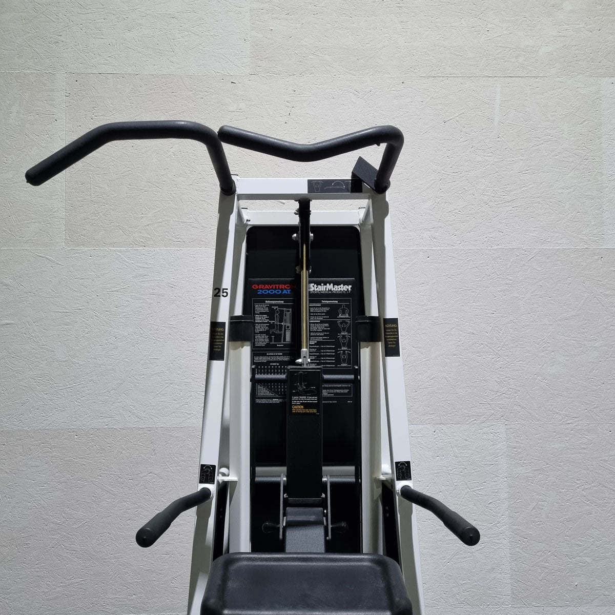 Stairmaster Gravitron 2000 AT Dip-Chin, Dip-Klimmzugmaschine mit Gewichtsunterstützung, Rahmen Weiß, gebraucht - überholter Zustand