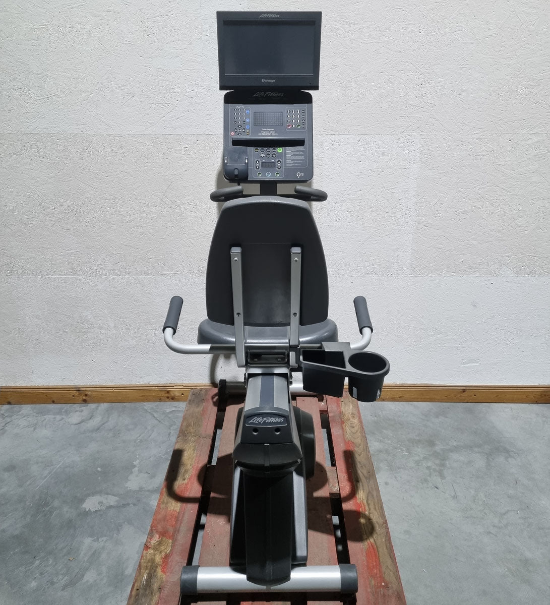 Life Fitness Recumbent, recumbent bike, Integrity Series, LED console, used - refurbished condition