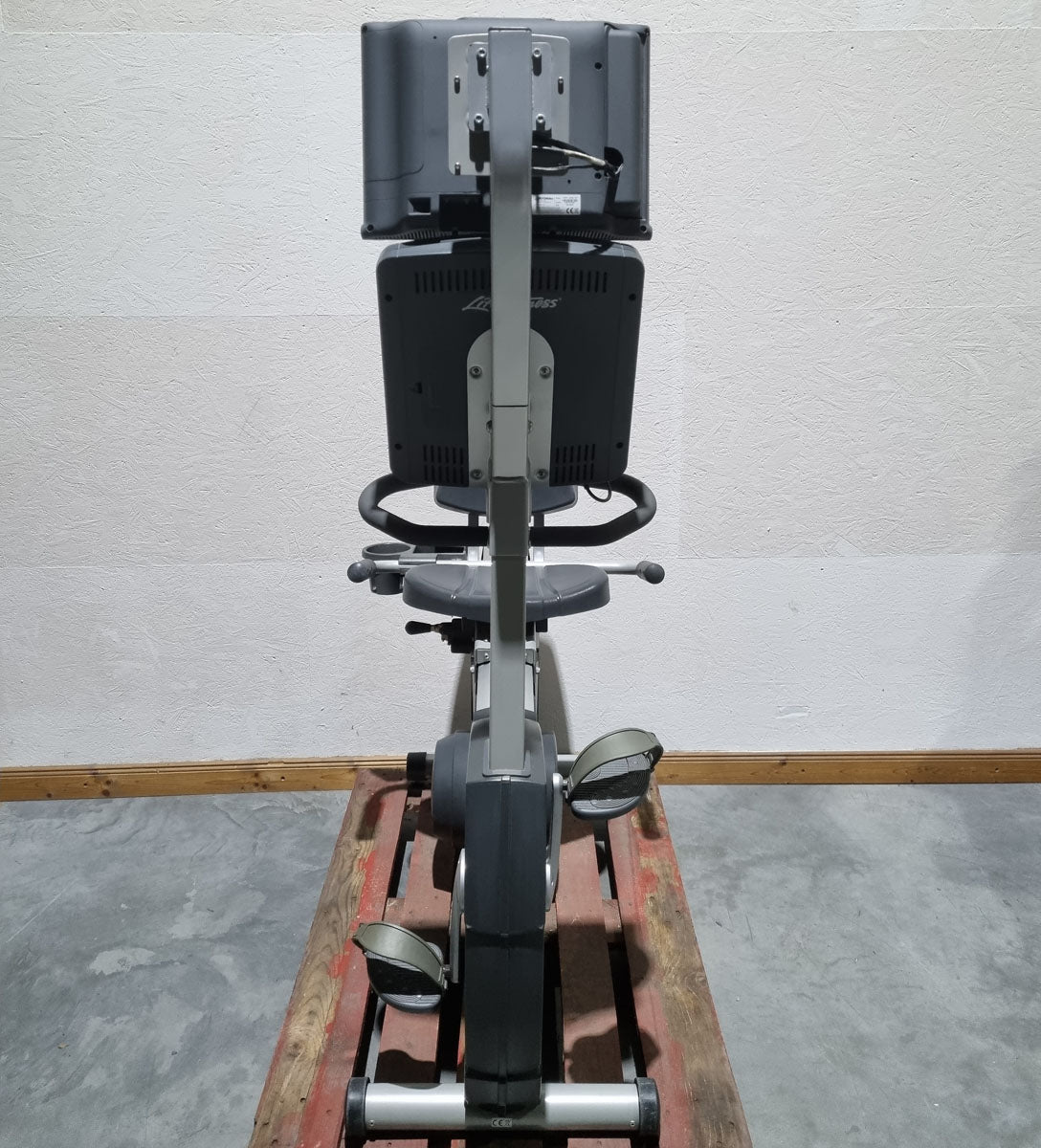 Life Fitness Recumbent, recumbent bike, Integrity Series, LED console, used - refurbished condition