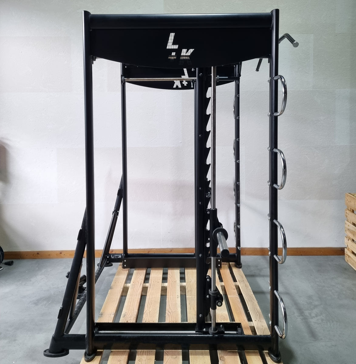 L+K Multi-Rack 272E, 3D Multipresse Rack, Smith Machine, Dips und Klimmzug Möglichkeiten, Rahmenfarbe Schwarz, gebraucht - überholter Zustand