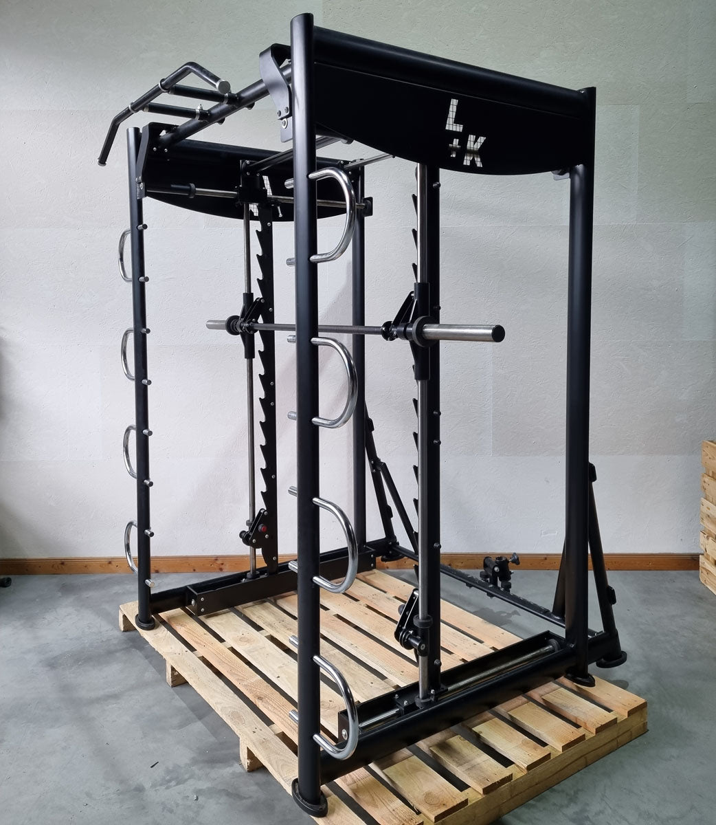 L+K Multi-Rack 272E, 3D Multipresse Rack, Smith Machine, Dips und Klimmzug Möglichkeiten, Rahmenfarbe Schwarz, gebraucht - überholter Zustand