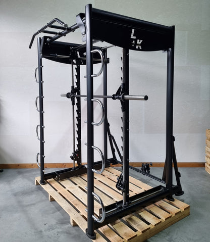 L+K Multi-Rack 272E, 3D Multipresse Rack, Smith Machine, Dips und Klimmzug Möglichkeiten, Rahmenfarbe Schwarz, gebraucht - überholter Zustand