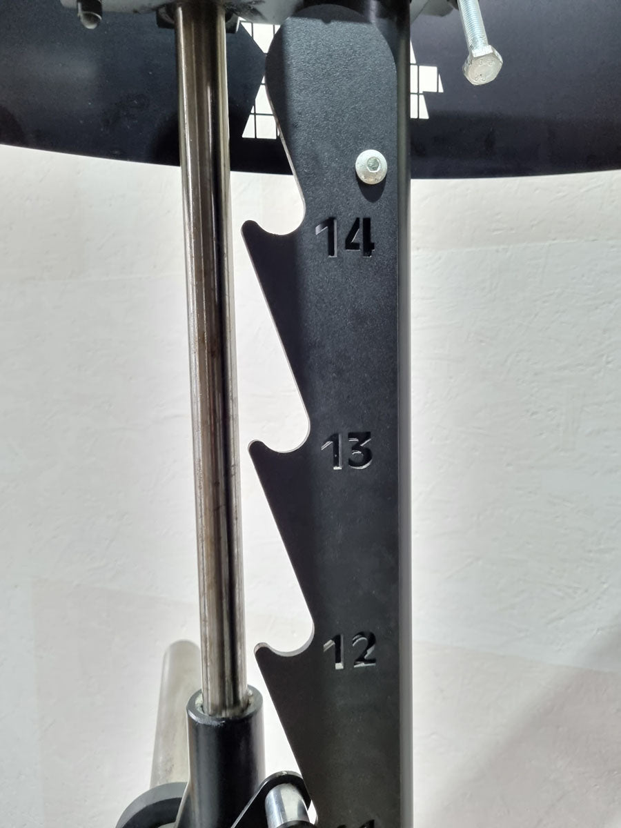 L+K Multi-Rack 272E, 3D Multipresse Rack, Smith Machine, Dips und Klimmzug Möglichkeiten, Rahmenfarbe Schwarz, gebraucht - überholter Zustand