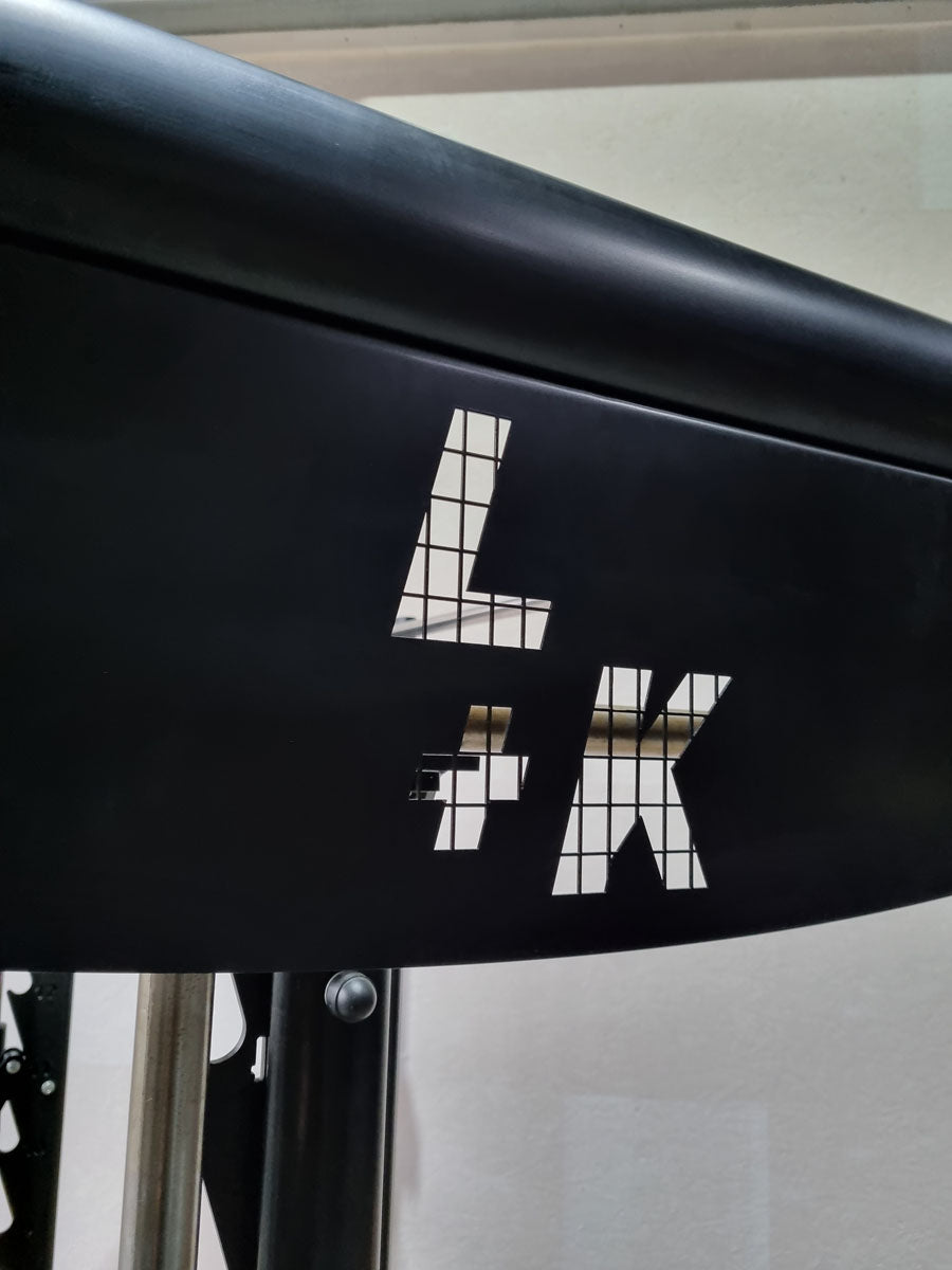 L+K Multi-Rack 272E, 3D Multipresse Rack, Smith Machine, Dips und Klimmzug Möglichkeiten, Rahmenfarbe Schwarz, gebraucht - überholter Zustand