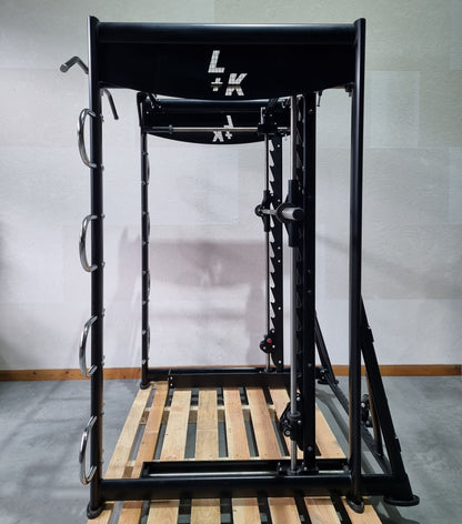 L+K Multi-Rack 272E, 3D Multipresse Rack, Smith Machine, Dips und Klimmzug Möglichkeiten, Rahmenfarbe Schwarz, gebraucht - überholter Zustand
