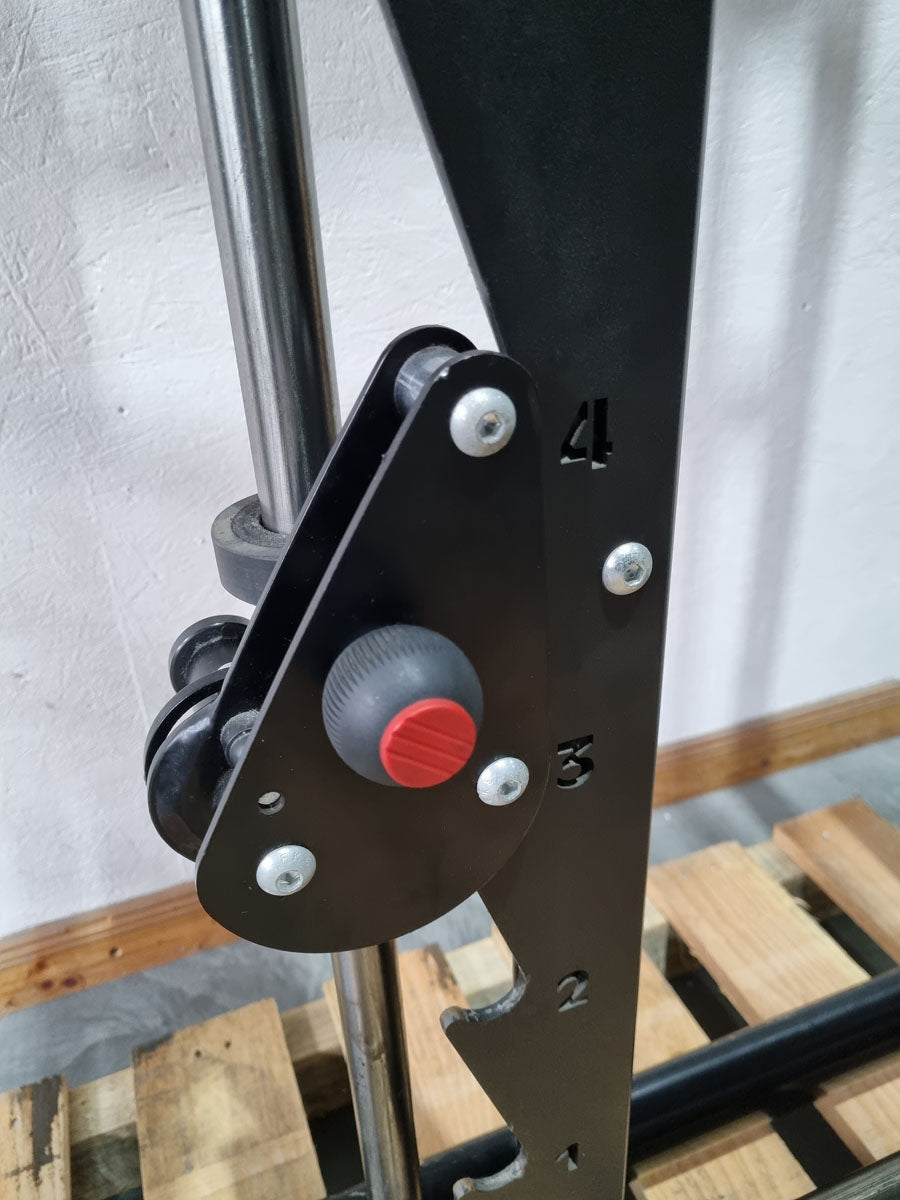 L+K Multi-Rack 272E, 3D Multipresse Rack, Smith Machine, Dips und Klimmzug Möglichkeiten, Rahmenfarbe Schwarz, gebraucht - überholter Zustand