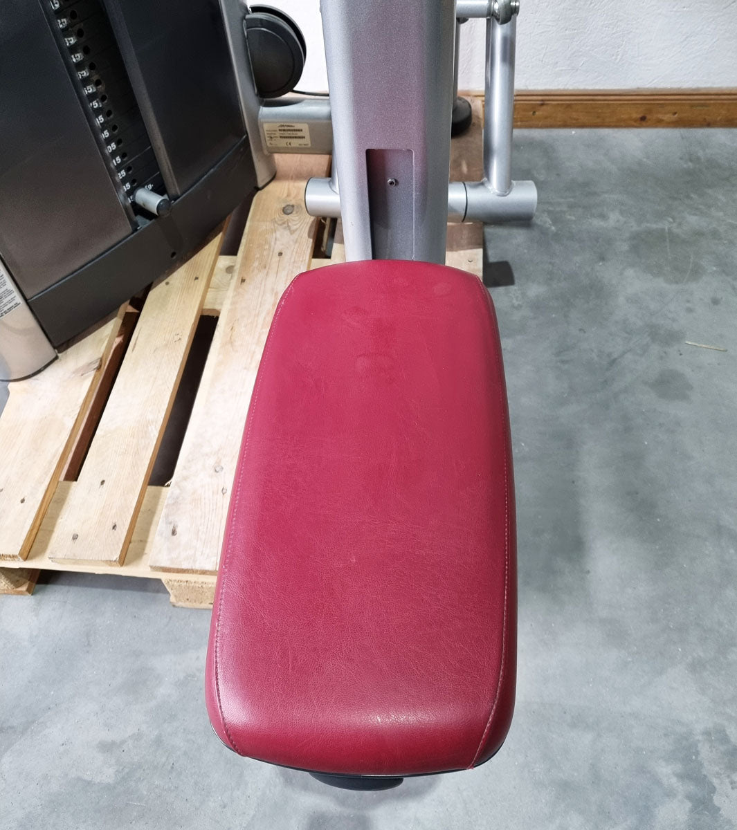 Life Fitness Rudern mit Bruststütze, Row - Rear Deltoid, Signature Series, 145kg Gewichtsblock, Rahmenfarbe Silber, gebraucht - überholter Zustand