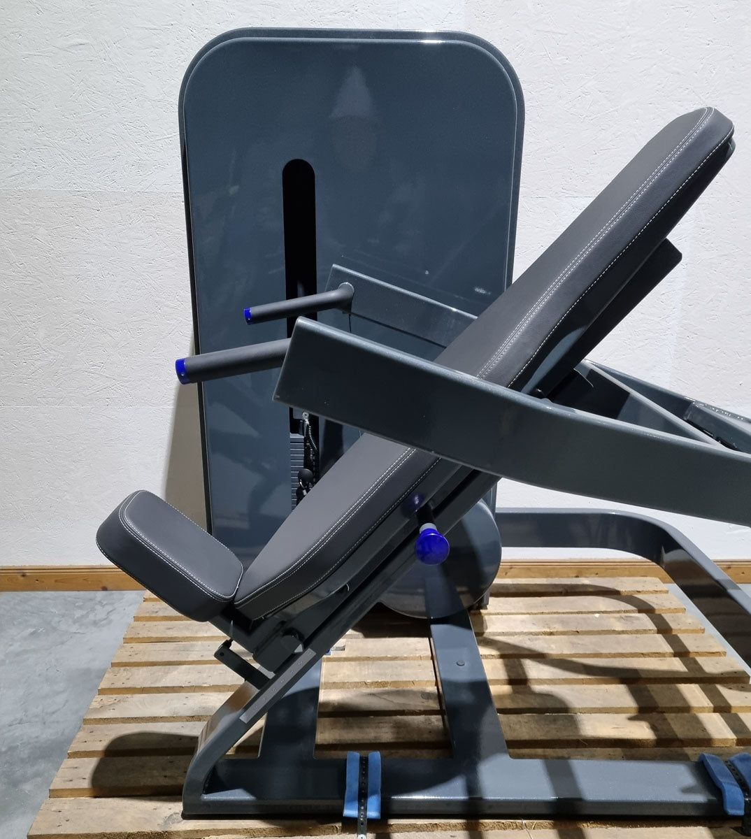 Milon Milcanic shoulder press, shoulder press, 120 kg weight block, overhead press, anthracite frame, used - display piece - top condition
