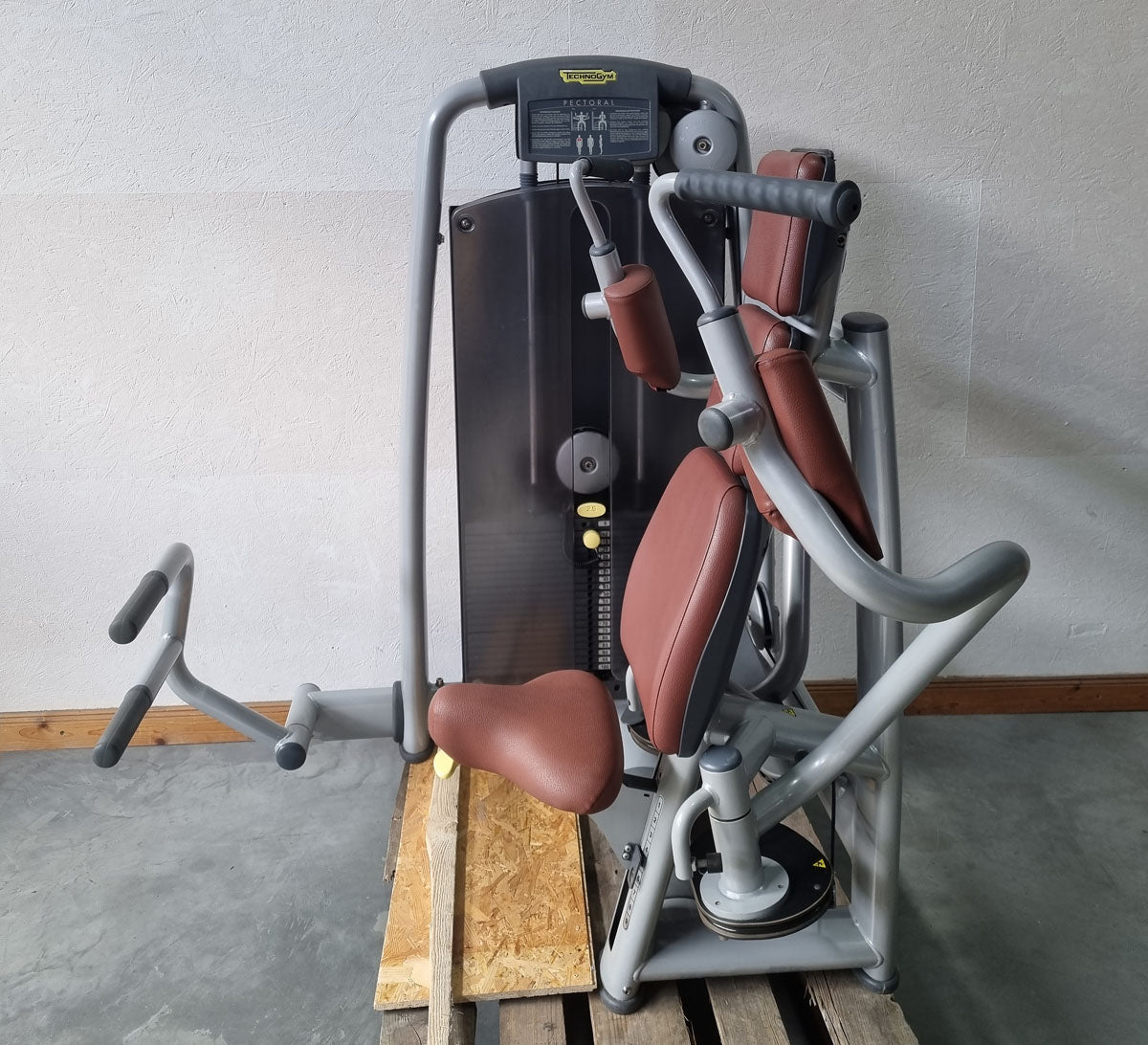 Technogym Butterfly, Pectoral Fly, Einstiegshilfe, Selection Line - Neues Modell mit Plastikverkleidung, Rahmenfarbe Silber, gebraucht - überholter Zustand