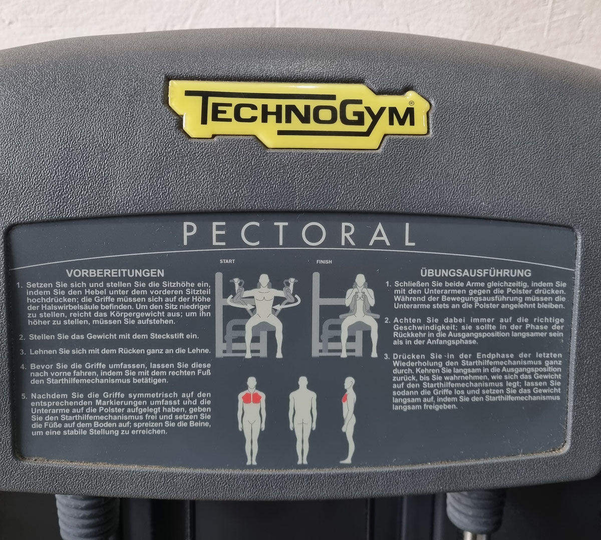 Technogym Butterfly, Pectoral Fly, Einstiegshilfe, Selection Line - Neues Modell mit Plastikverkleidung, Rahmenfarbe Silber, gebraucht - überholter Zustand