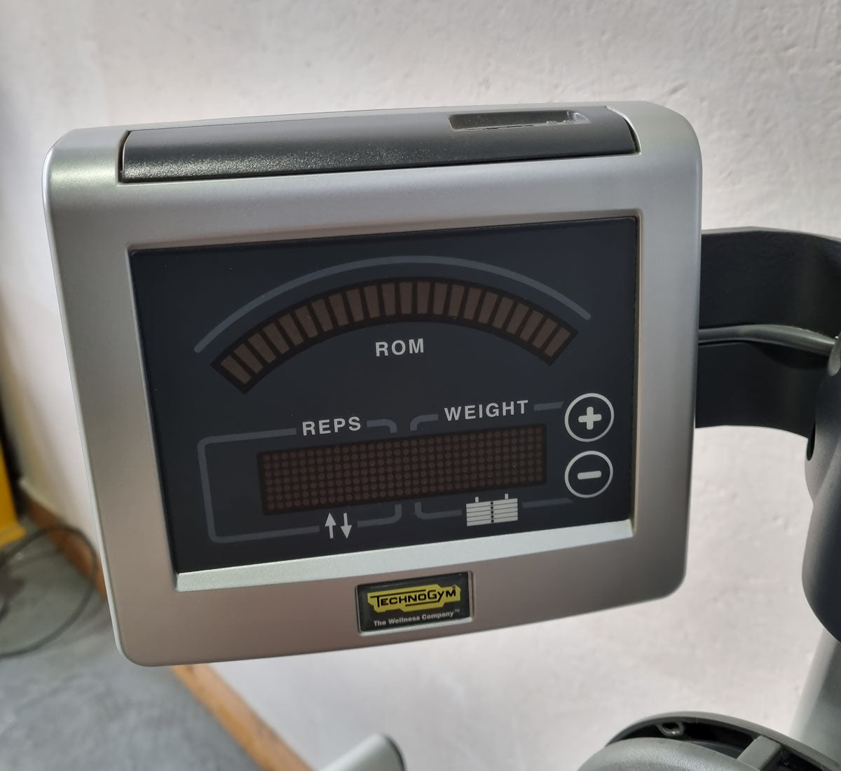 Technogym Wadenmaschine sitzend, Rotary Calf Press, Wadenpresse, Selection Line mit Isocontrol Display, Rahmenfarbe Silber, Polsterfarbe Braun, gebrauchter - überholter Zustand