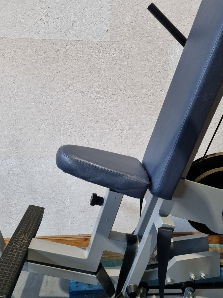 Technogym seated dip, triceps machine, support press, arm extension, frame color silver, Silverline, used - refurbished condition