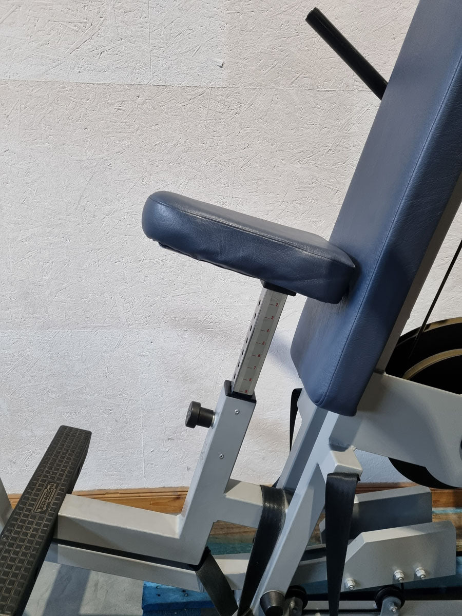 Technogym seated dip, triceps machine, support press, arm extension, frame color silver, Silverline, used - refurbished condition