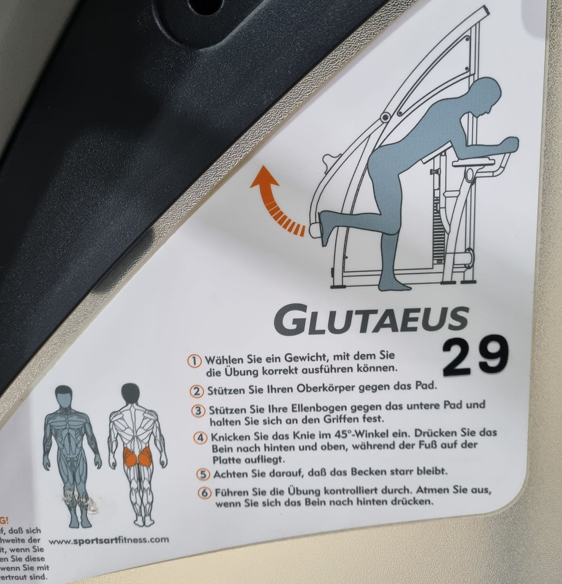 SportsArt Gluteus Maschine S955 A955 N955 Pomaschine stehend, Glutes Kick Radial, Rahmenfarbe Silber, Polsterfarbe Orange/Grau, gebraucht - überholter Zustand
