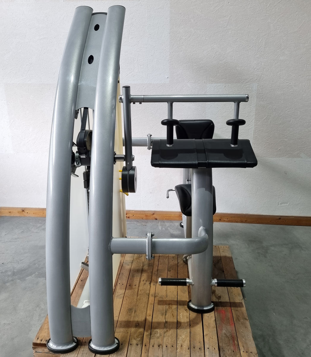SportsArt Triceps Machine Horizontal S925 A925 N925 Triceps Extension, frame color silver, used - refurbished condition