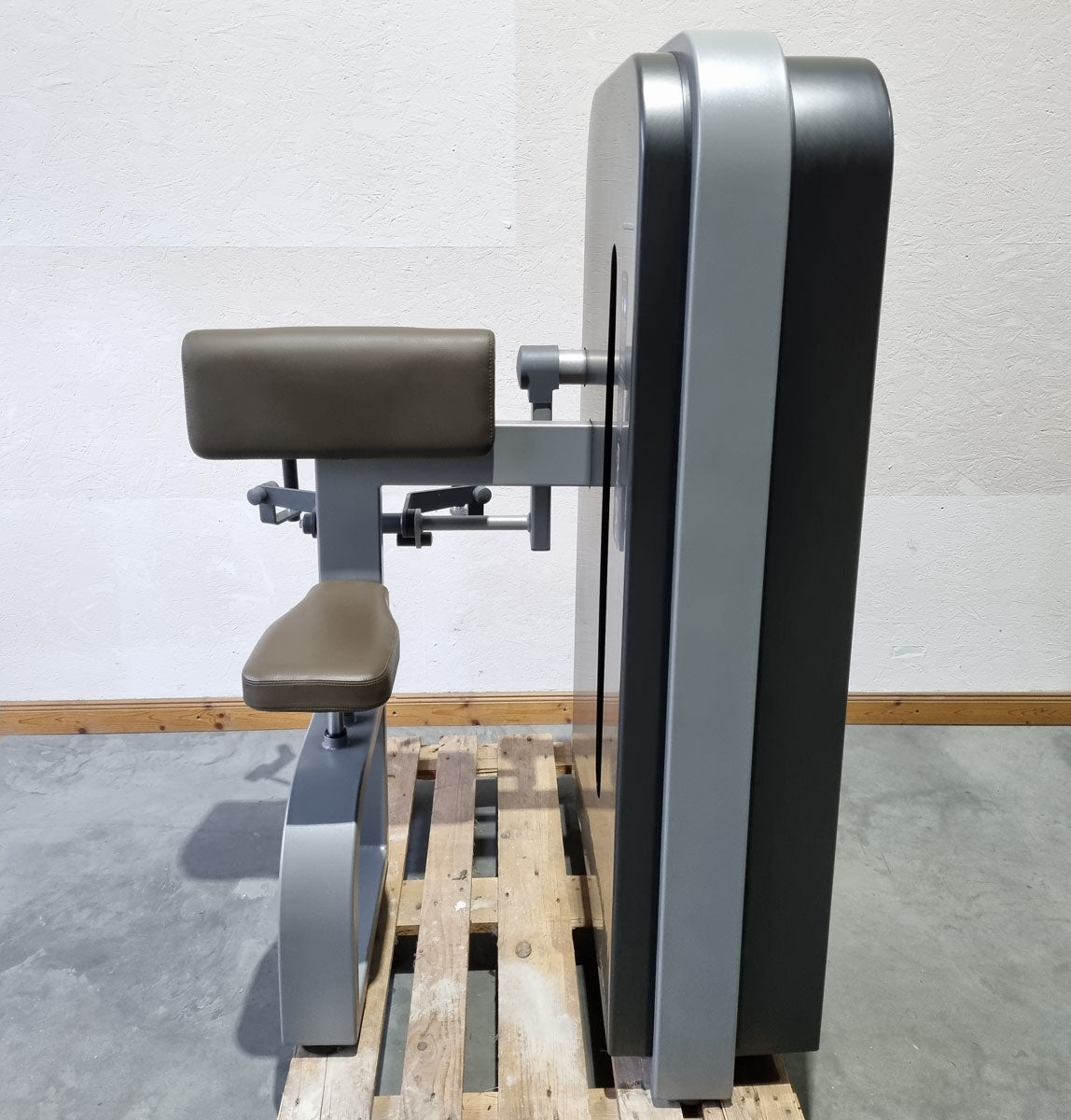 Milon Milcanic biceps machine, biceps arm curl machine, arm curler, rotating handles, silver frame, used - display piece - top condition