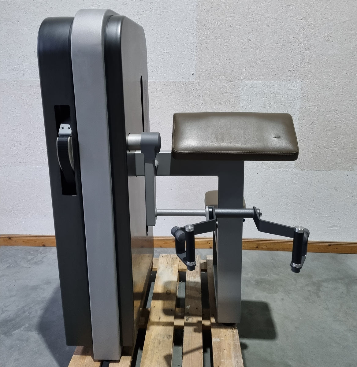 Milon Milcanic biceps machine, biceps arm curl machine, arm curler, rotating handles, silver frame, used - display piece - top condition