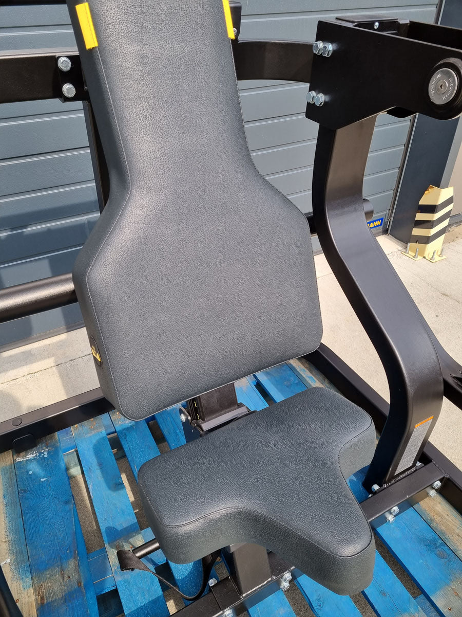 Technogym Pure Pullover, Überzugmaschine Plate loaded, Pure Strength Serie Scheibenaufnahme, Rahmenfarbe Schwarz, gebraucht - überholter Zustand