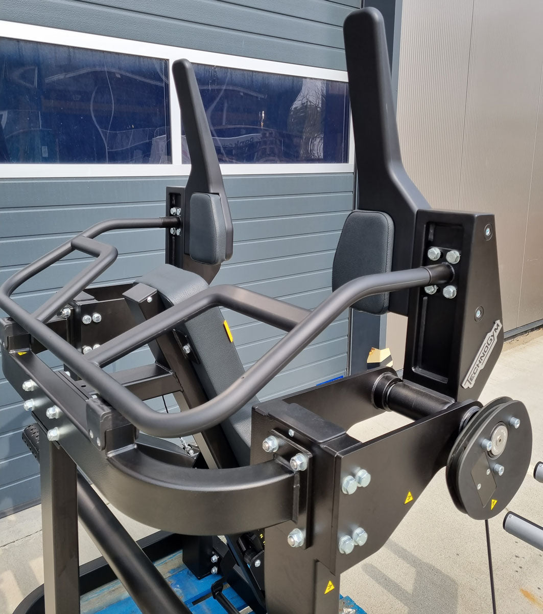 Technogym Pure Pullover, Überzugmaschine Plate loaded, Pure Strength Serie Scheibenaufnahme, Rahmenfarbe Schwarz, gebraucht - überholter Zustand