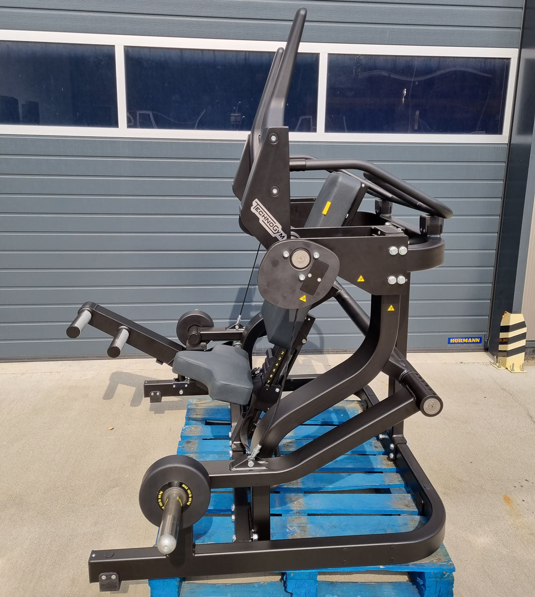 Technogym Pure Pullover, Überzugmaschine Plate loaded, Pure Strength Serie Scheibenaufnahme, Rahmenfarbe Schwarz, gebraucht - überholter Zustand