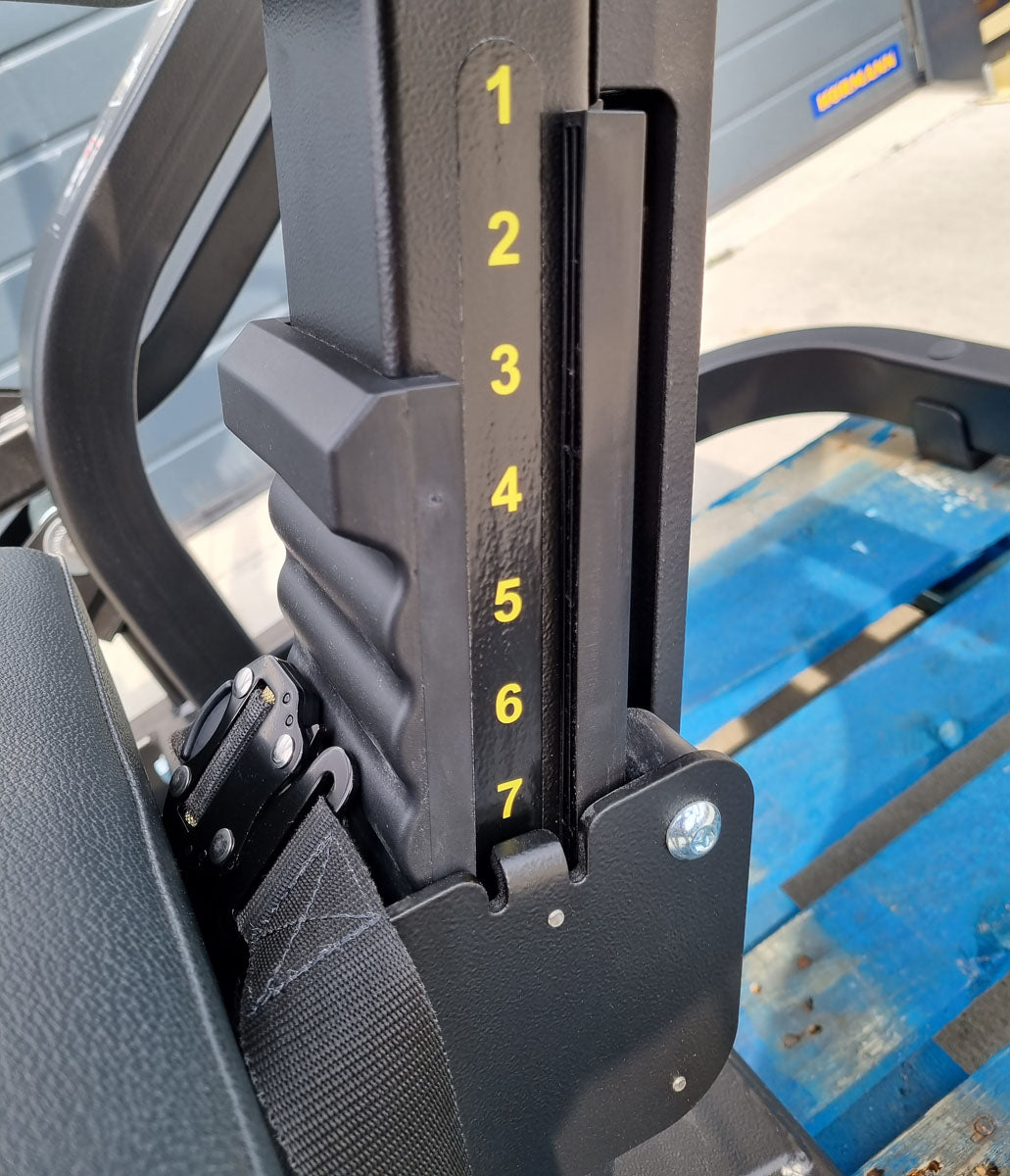Technogym Pure Pullover, Überzugmaschine Plate loaded, Pure Strength Serie Scheibenaufnahme, Rahmenfarbe Schwarz, gebraucht - überholter Zustand