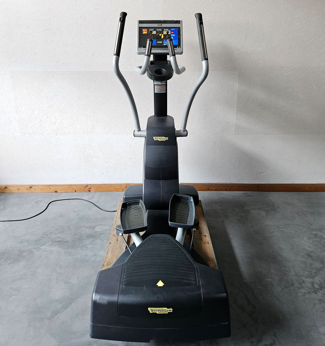 Technogym Crossover ähnlich Wave Excite Line Stepper Inliner Ski  Ellipsentrainer, Unity Touch Display, gebraucht - überholter Zustand