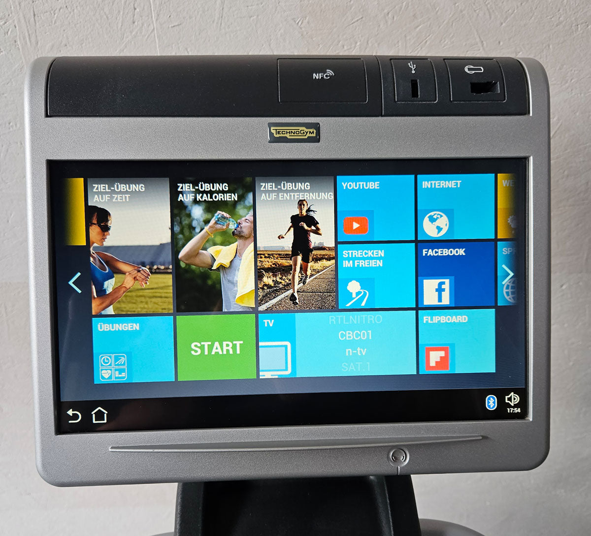 Technogym Crossover ähnlich Wave Excite Line Stepper Inliner Ski  Ellipsentrainer, Unity Touch Display, gebraucht - überholter Zustand