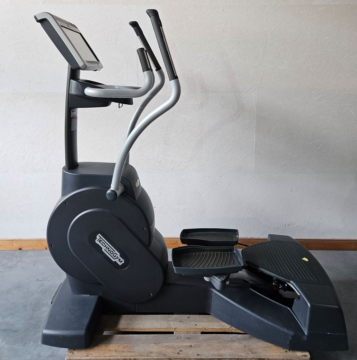 Technogym Crossover ähnlich Wave Excite Line Stepper Inliner Ski  Ellipsentrainer, Unity Touch Display, gebraucht - überholter Zustand