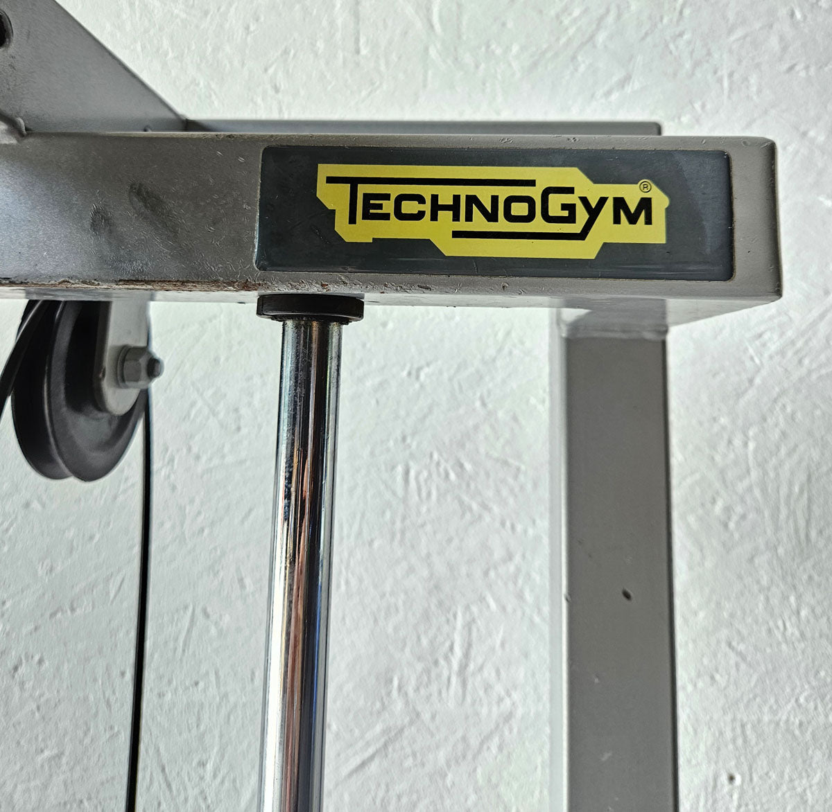 TechnoGym 2x Kabelzug, Cable Crossover, Seilzug von oben und unten, Silverline, Oldschool, Rahmenfarbe Silber, gebraucht - mit Gebrauchsspuren
