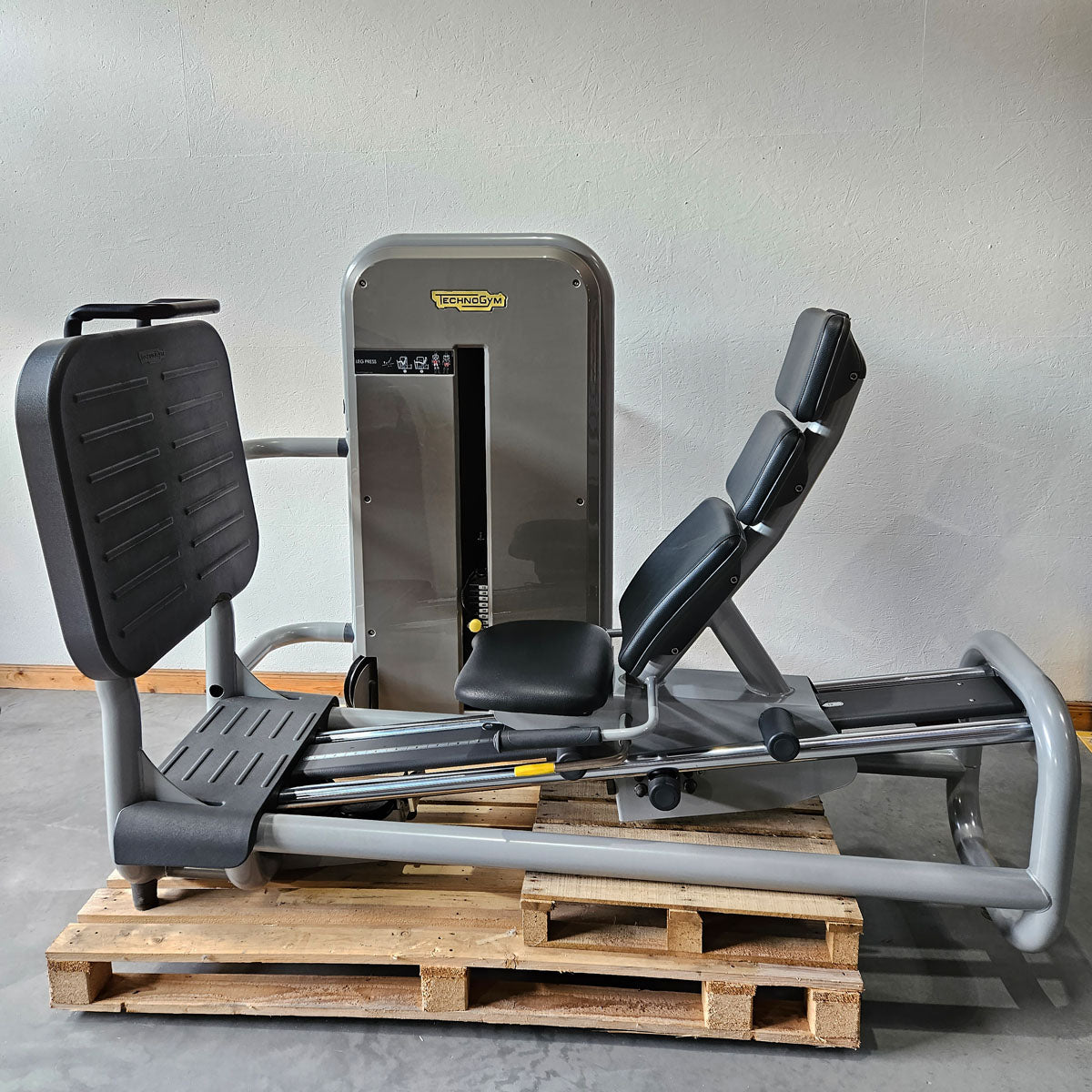 TechnoGym 12 Kraftgeräte im Set, Element Line Serie, Kraftgerätepark Fitnessstudio, gebraucht - überholter Zustand
