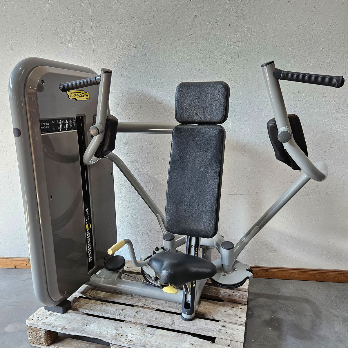 TechnoGym 12 Kraftgeräte im Set, Element Line Serie, Kraftgerätepark Fitnessstudio, gebraucht - überholter Zustand