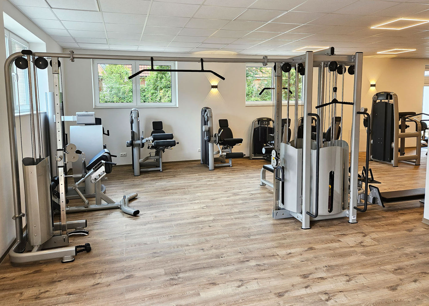 DankSport 5 Stationenturm, 5 Stack Multi Station Tower, 1x Latzug, 1x Rudern, 1x Seilzug von Oben, 2x Kabelzug höhenverstellbar = Cable Crossover - 120 und 100kg Gewichtsblöcke - Silber und Schwarz - NEU