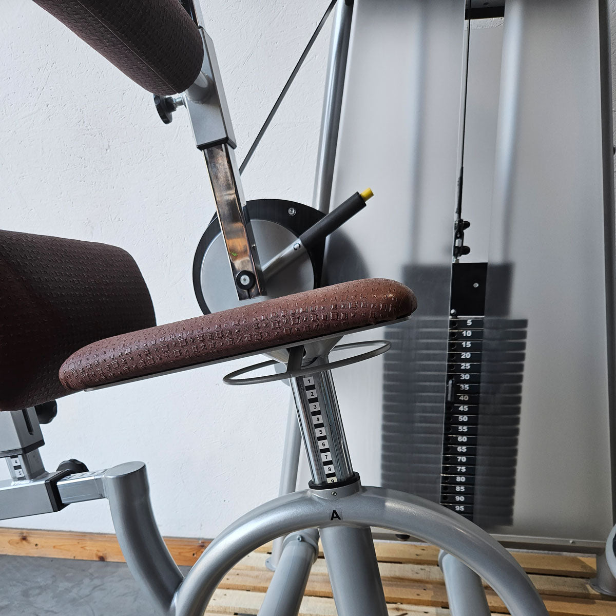 Proxowell or Proxomed back flexion, abdominal machine, back curl, abdominal crunch, 100kg weight block, Compass or C-Well series, frame color silver, used - refurbished condition