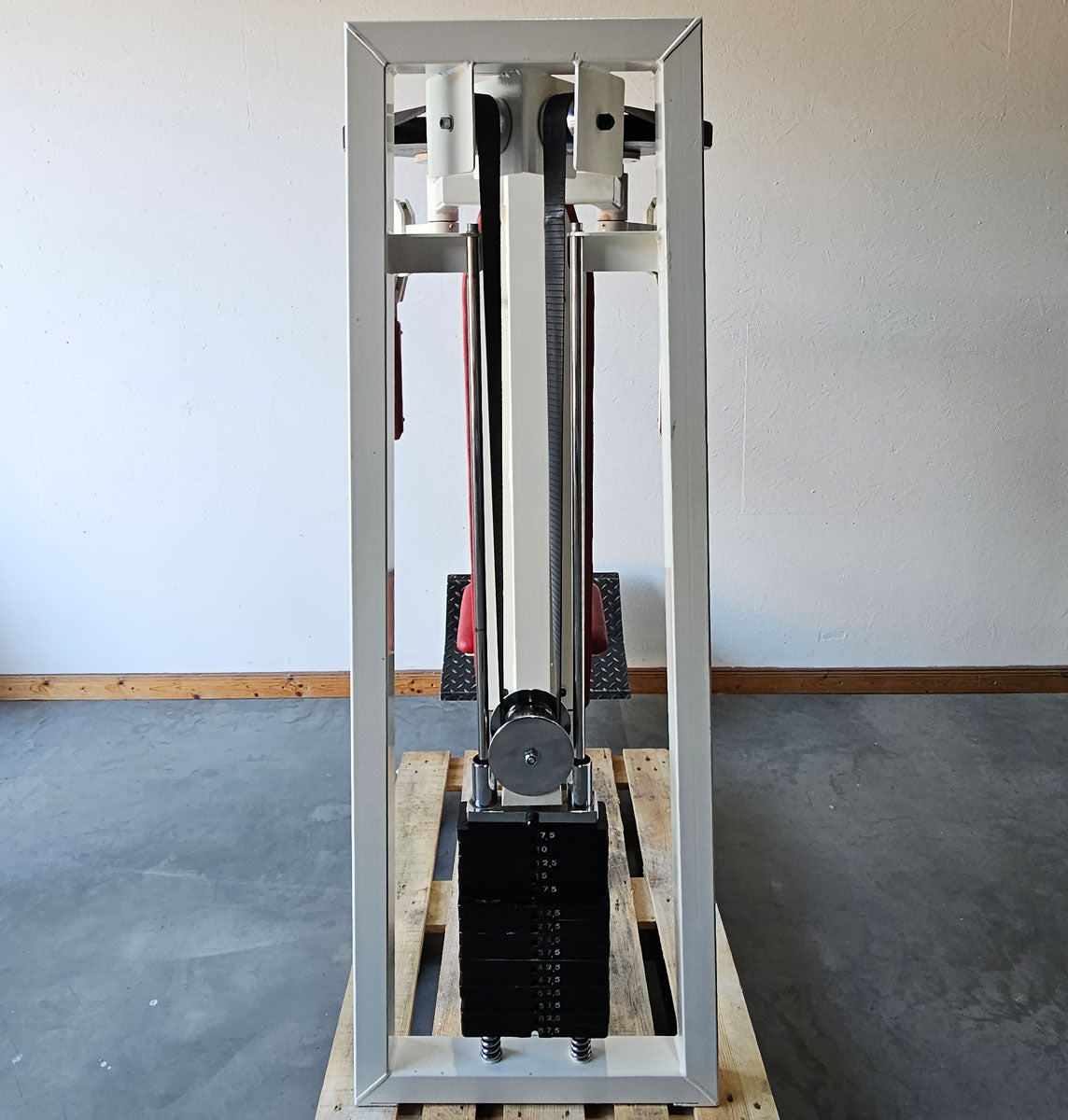 Gym80 Butterfly with padded pads, Pec Fly, angle adjustable, old school bodybuilding strength equipment - Edition or Classic Line, frame color white, used with signs of wear