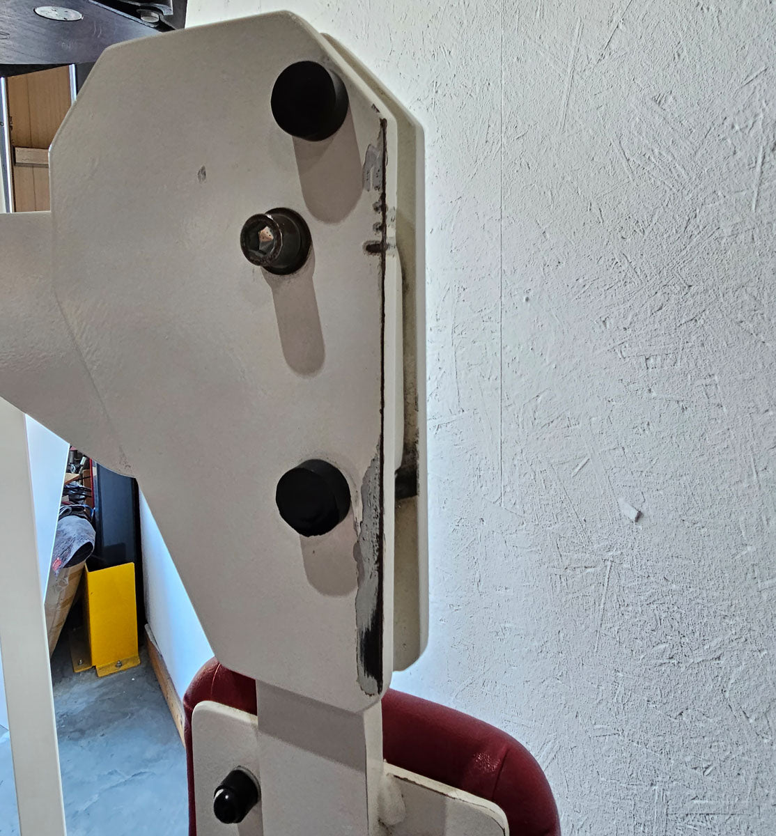 Gym80 Butterfly with padded pads, Pec Fly, angle adjustable, old school bodybuilding strength equipment - Edition or Classic Line, frame color white, used with signs of wear
