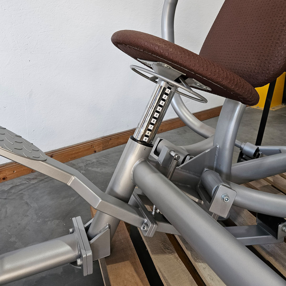 Proxowell bzw Proxomed Bankdrückmaschine, Brustpresse, Chestpress, 100kg Gewichtsblock, Compass bzw C-Well Serie, Rahmenfarbe Silber, gebraucht - überholter Zustand
