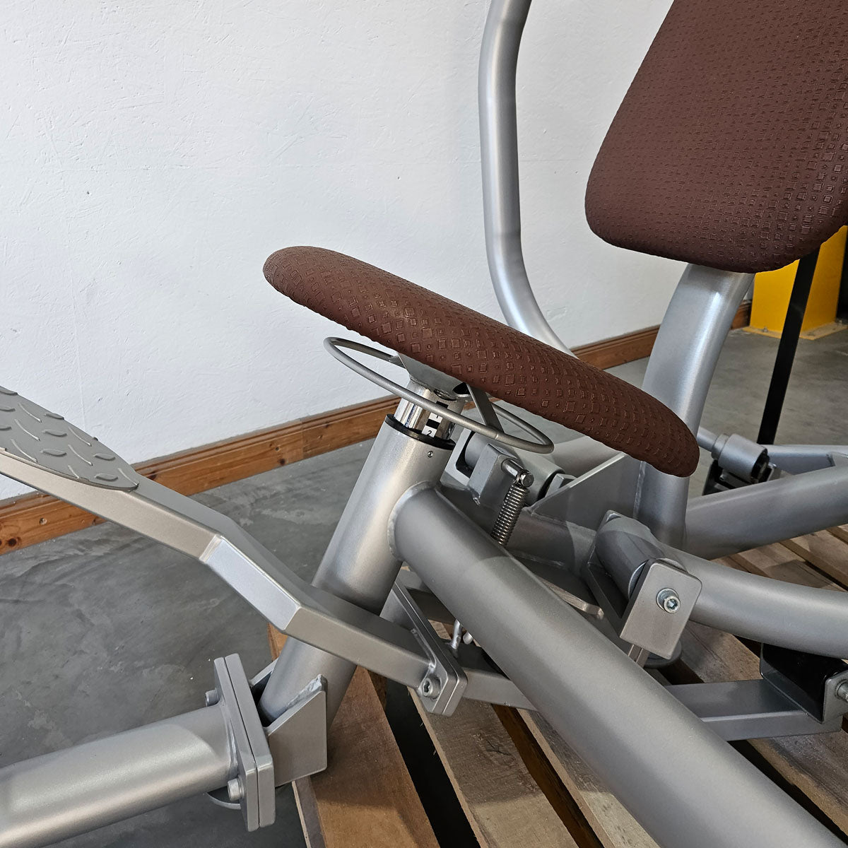 Proxowell bzw Proxomed Bankdrückmaschine, Brustpresse, Chestpress, 100kg Gewichtsblock, Compass bzw C-Well Serie, Rahmenfarbe Silber, gebraucht - überholter Zustand