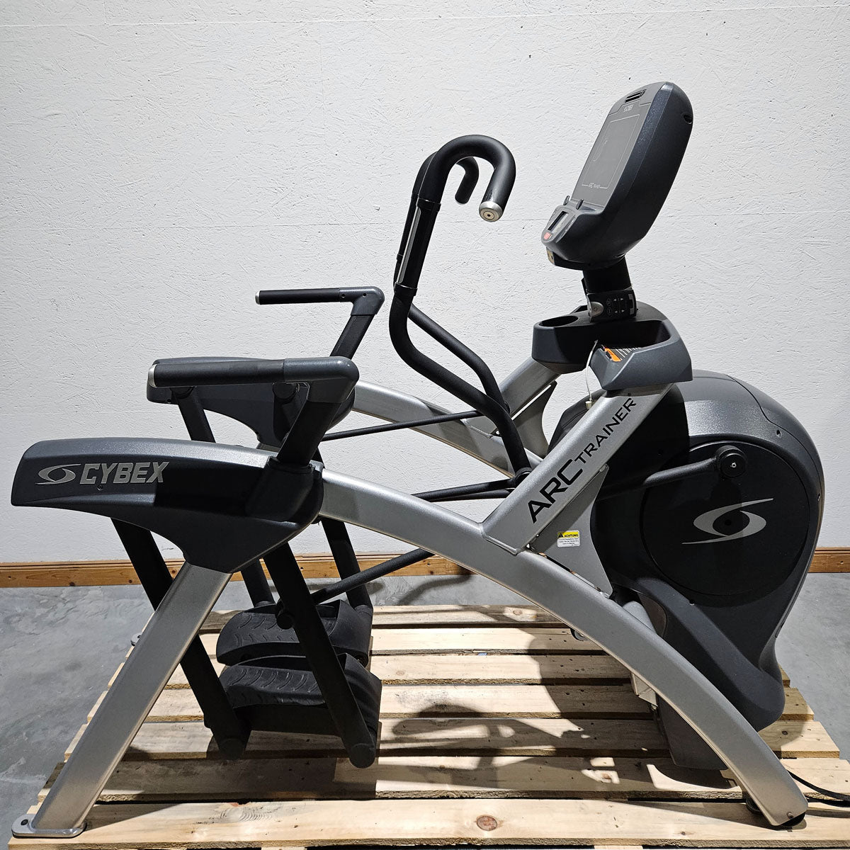 Cybex Arc Trainer 771AT Total Body, cross trainer, elliptical trainer with height-adjustable ramp, stepper, LED and touch display, frame color silver, used - refurbished condition
