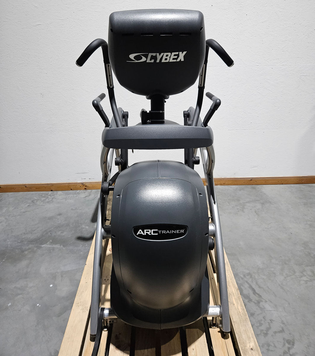 Cybex Arc Trainer 771AT Total Body, cross trainer, elliptical trainer with height-adjustable ramp, stepper, LED and touch display, frame color silver, used - refurbished condition